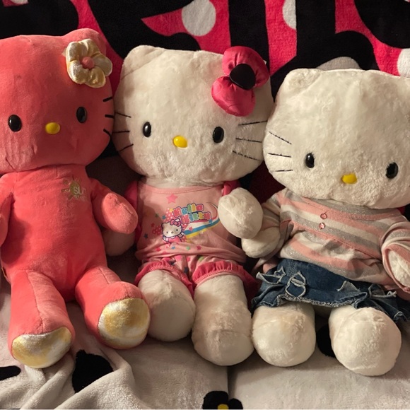 Hello Kitty Build a bear fully clothed and still new - Picture 6 of 13